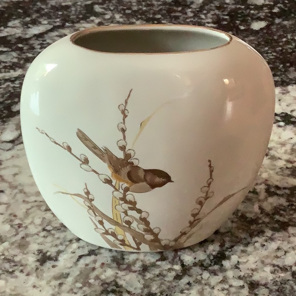 Vintage Otagiri oval bud vase